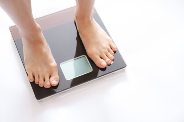 痩せない・ダイエット・女性・体重計・体型・体重